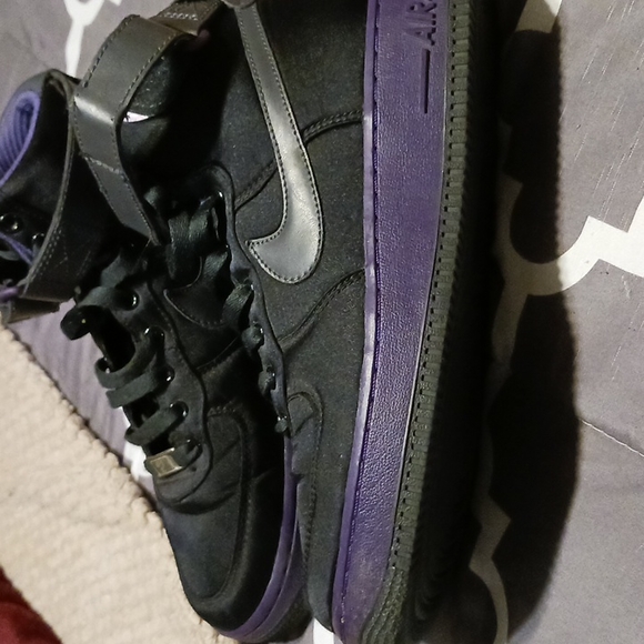 Nike shoes - Picture 2 of 3